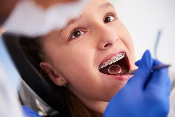 lady dental surgery