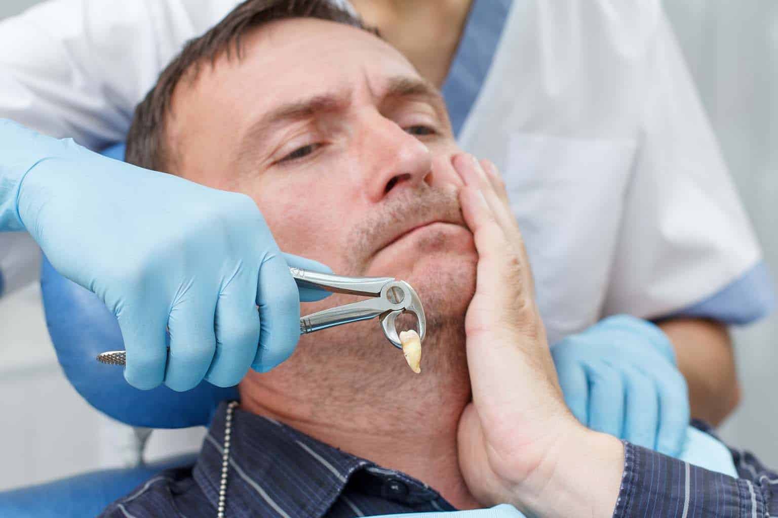 Read more about the article How to ensure safe and comfortable wisdom teeth extraction